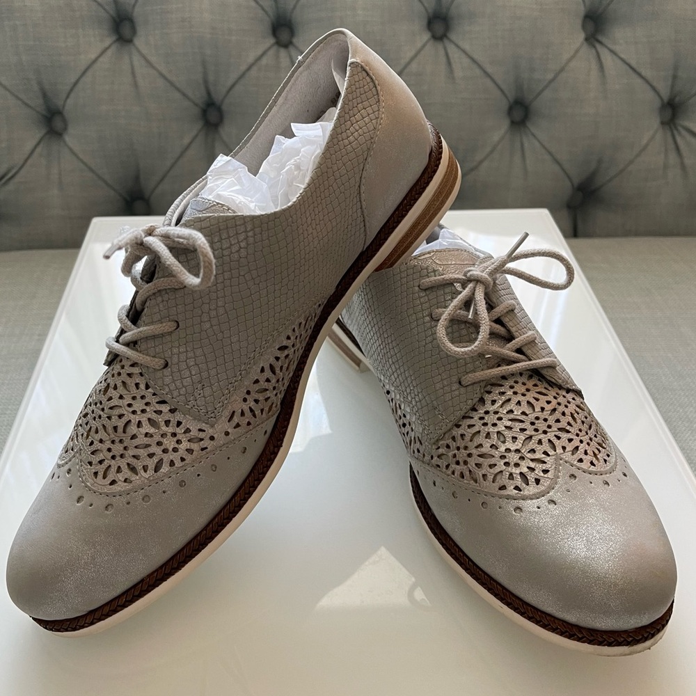 Oxford Women’s Metallic Lace Up Shoes